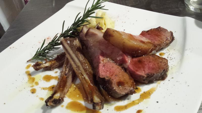 骨付きラム肉のロースト　ローズマリー風味